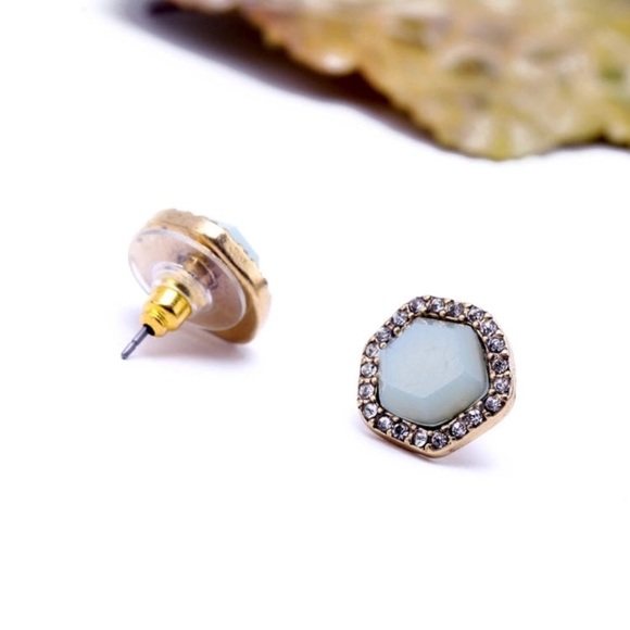 Blue stone stud earrings - Picture 3 of 4